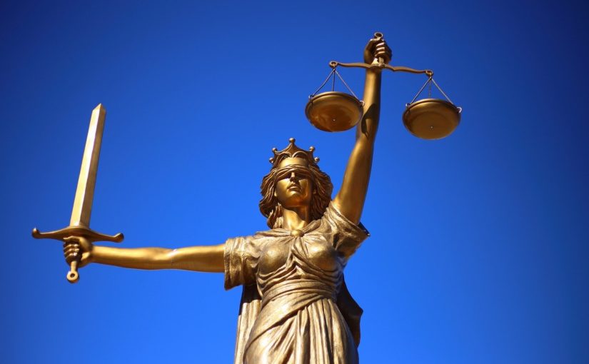 W czym potrafi nam pomóc radca prawny? W których rozprawach i w jakich dziedzinach prawa pomoże nam radca prawny?